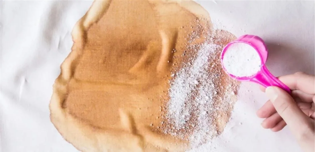 أفضل الطرق لإزالة بقع القهوة والشاي من الملابس بسهولة.. 13 خطوة سحرية