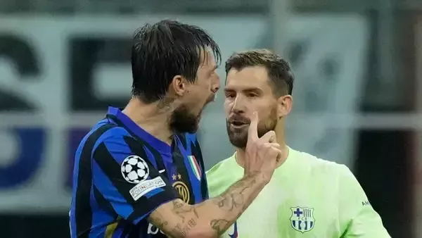 إنيجو مارتينيز يكشف حقيقة بصقه على لاعب إنتر خلال مباراة برشلونة بدوري الأبطال إنيجو مارتينيز يكشف حقيقة بصقه على لاعب إنتر خلال مباراة برشلونة بدوري الأبطال