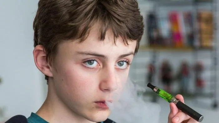 احذر أضرار السجائر الإلكترونية.. أبحاث تشير إلى تسببها في إصابتك سرطان الرئة