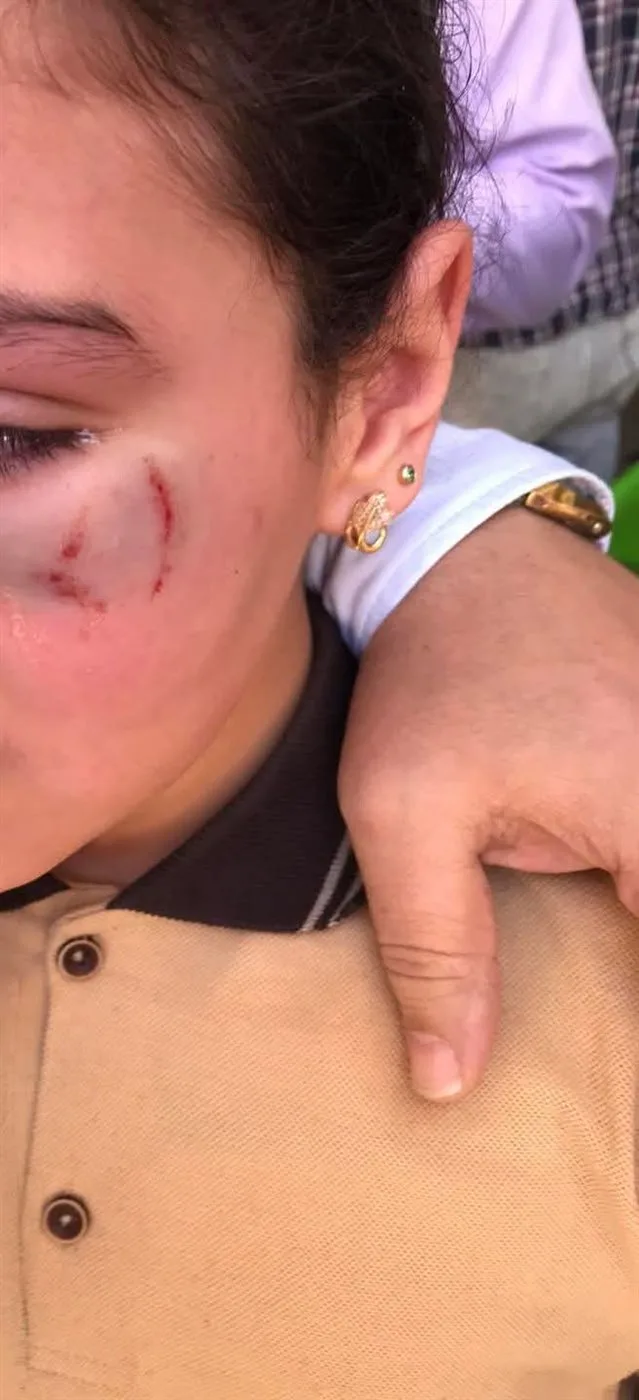 استبعاد معلم بعد اعتدائه على تلميذة داخل مدرسة في الدقهلية..وأول تعليق من والد الطفلة: "مش هسيب حقها"