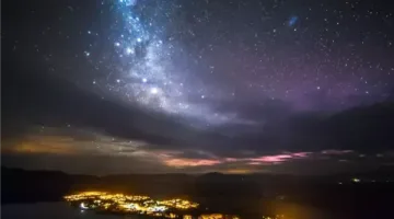 البحوث الفلكية: مذنب هالي يسبب زخة شهب إيتا الدلويات في مايو