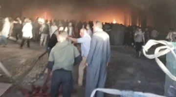 الدفع بـ 3 سيارات إطفاء للسيطرة على حريق محطة بطاطس في البحيرة| صور