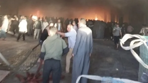 الدفع بـ 3 سيارات إطفاء للسيطرة على حريق محطة بطاطس في البحيرة| صور الدفع بـ 3 سيارات إطفاء للسيطرة على حريق محطة بطاطس في البحيرة| صور