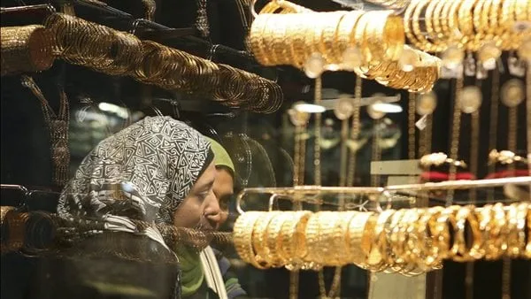 الذهب يعود من جديد.. وعيار 18 يتخطى حاجز الـ 4000 بعد التراجع الأخير