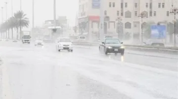 السعودية تحذر من السيول مع استمرار الأمطار الرعدية على معظم مناطق المملكة