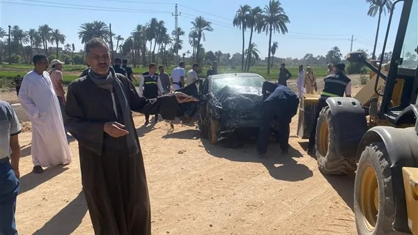 العربية بقت خردة.. إصابة شاب في حادث انقلاب سيارة داخل ترعة بقنا