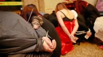 القبض على 4 رجال و3 نساء بشقة سكنية في سوهاج