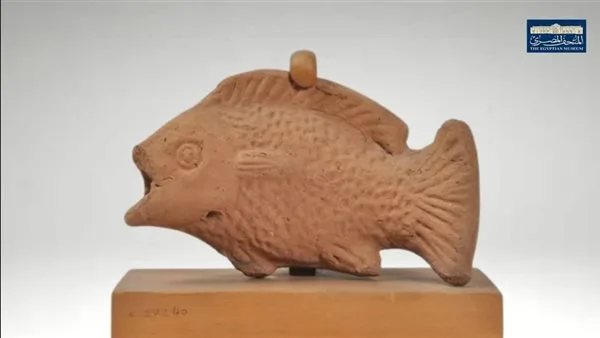المتحف المصري بالتحرير يعرض نموذجا لـ سمكة مصنوعة من التراكوتا المتحف المصري بالتحرير يعرض نموذجا لـ سمكة مصنوعة من التراكوتا