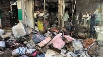 المفروشات تحولت لرماد.. السيطرة على حريق بمحل تجاري في بورسعيد دون إصابات| صور