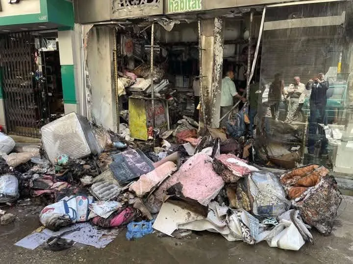 المفروشات تحولت لرماد.. السيطرة على حريق بمحل تجاري في بورسعيد دون إصابات| صور المفروشات تحولت لرماد.. السيطرة على حريق بمحل تجاري في بورسعيد دون إصابات| صور