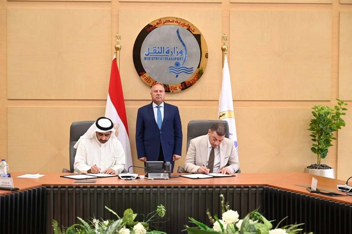 النقل تتعاقد مع شركة خاصة لتشغيل 100 سيارة كهربائية بالقاهرة والجيزة