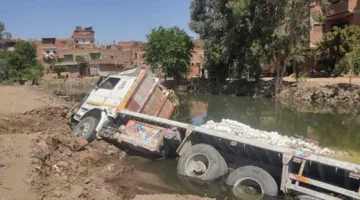 انقلاب سيارة نقل ثقيل في ترعة بالمنوفية