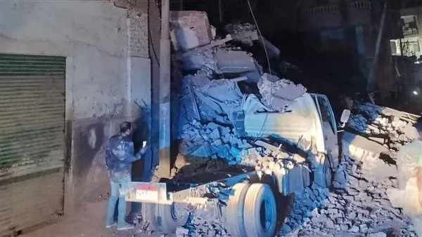 انهيار منزل قديم بجوار مستشفى النيل بملوي في المنيا