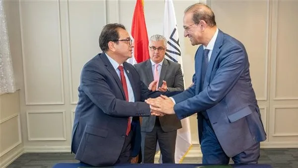 باستثمارات 1.7 مليون دولار.. اقتصادية قناة السويس توقع عقود مشروع لإنتاج مواد التعبئة والتغليف بالسخنة