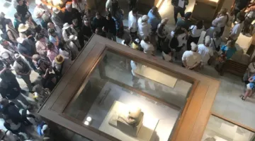 بعد تطوير سيناريو العرض.. إقبال كبير من السائحين لزيارة المتحف المصري بالتحرير | صور
