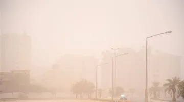 تحذير من انخفاض الرؤية الأفقية وفرصة لأمطار رعدية متفرقة في الكويت