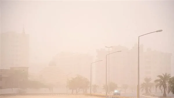 تحذير من انخفاض الرؤية الأفقية وفرصة لأمطار رعدية متفرقة في الكويت