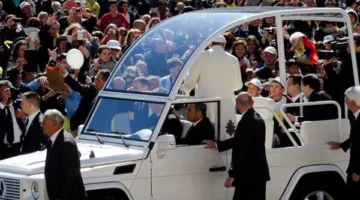 تحويل سيارة بابا الفاتيكان لعيادة متنقلة.. ما القصة