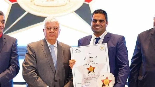 تقديرًا لجهودها.. وزارة التعليم العالي تهدي النجمة الذهبية لمستشفيات سوهاج الجامعية تقديرًا لجهودها.. وزارة التعليم العالي تهدي النجمة الذهبية لمستشفيات سوهاج الجامعية