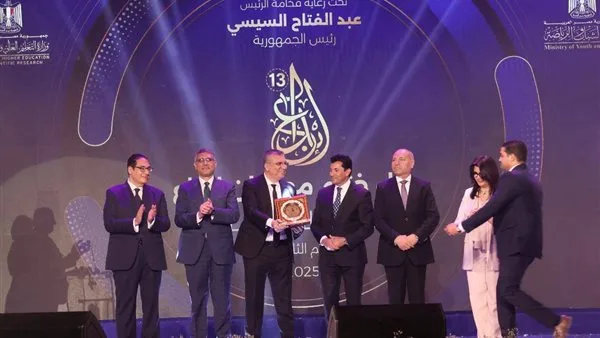 تكريم عمرو الليثي أفضل إعلامي في ختام مهرجان إبداع 13 لشباب الجامعات