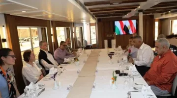 خلال استقباله رئيس البرلمان المجري.. محافظ أسوان يؤكد قوة العلاقات بين الشعبين