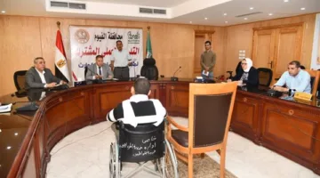 خلال اللقاء الدوري لخدمة المواطنين.. محافظ الفيوم يوجه بتوفير مساعدات مالية ومعاشات للحالات الأولى بالرعاية