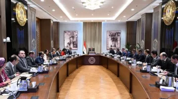 رئيس الوزراء يوجه بتسهيل إنهاء إجراءات وصول السائحين الأجانب إلى المطارات المصرية