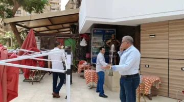 رئيس حي مدينة نصر يقود حملة مكبرة لإزالة التعديات من المحال المخالفة| صور