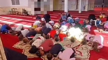 زيارة غير معتادة.. طلاب إيطاليون يكتشفون الإسلام من داخل أحد المساجد