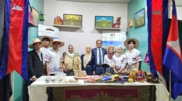 سفير كمبوديا يتفقد معرض ديارنا زهور الربيع بحضور أفراد جالية المملكة في مصر