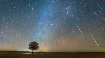 شاهد الآن.. ظهور زخة شهب إيتا الدلويات في سماء مصر