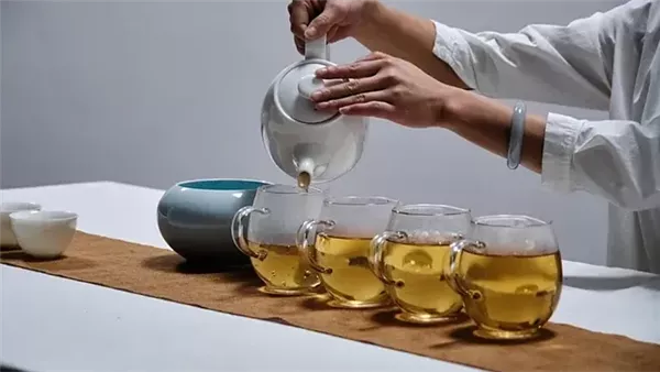 شاي بو إير.. الحل الطبيعي للتخلص من احتباس السوائل وإنقاص الوزن