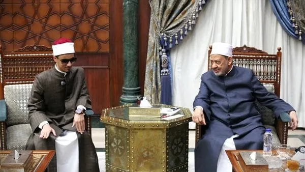 شيخ الأزهر خلال استقبال والدة الطالب الأزهري محمد أحمد حسن وأبنائها: أم مثالية قدمت نموذجًا في التضحية شيخ الأزهر خلال استقبال والدة الطالب الأزهري محمد أحمد حسن وأبنائها: أم مثالية قدمت نموذجًا في التضحية