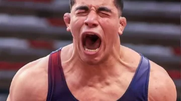 طالب مصري يفوز بالميدالية الذهبية في بطولة إفريقيا للمصارعة الحرة