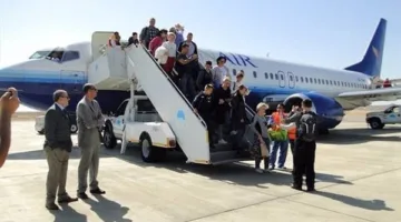 على متن 19 رحلة طيران.. 3 آلاف سائح يغادرون مطار مرسى علم الدولي