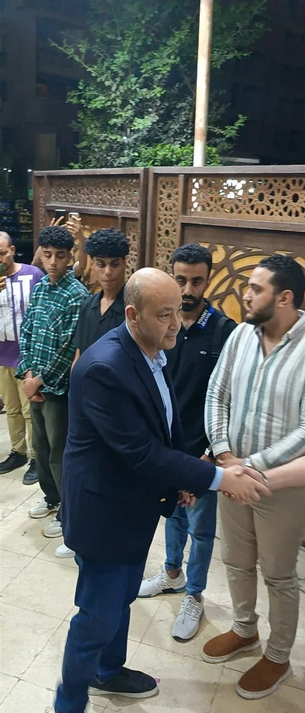 عمرو أديب وعمرو عرفة وأشرف زكي يقدمون واجب العزاء في حماة المنتج محمد السبكي