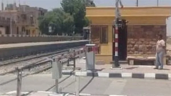 غلق مزلقان بهجورة البحري في قنا لمدة يومين.. تعرف على الطريق البديل