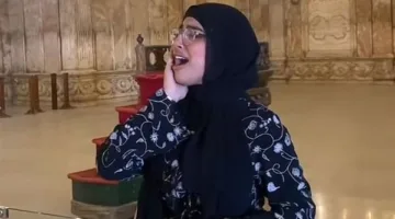 فتاة تؤذن داخل مسجد قلعة صلاح الدين في القاهرة تثير غضب السوشيال ميديا 