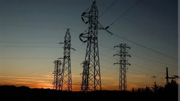 فصل التيار الكهربائي عن 6 مناطق لمدة ساعتين في قنا غدًا