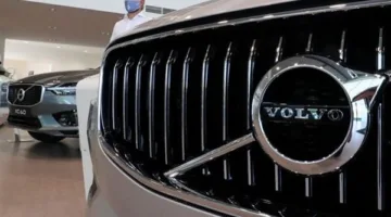 فولفو تستدعي أكثر من 400 ألف سيارة بسبب مشكلة في كاميرا الرؤية الخلفية
