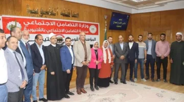 في أجواء مليئة بالفرح.. محافظ القليوبية يُسلِم 495 حاجا ملابس الإحرام