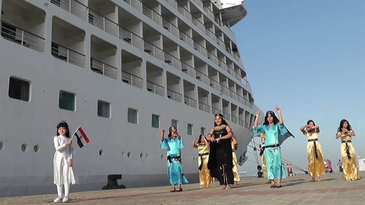 قادمة من قبرص.. ميناء الإسكندرية يستقبل السفينة السياحية Seven Seas Navigator