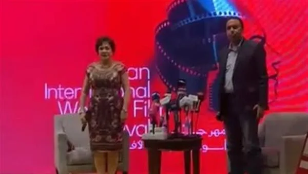 لبلبة تطالب بالوقوف دقيقة حدادًا على روح الدكتور وليد مصطفى قبل بدء ندوتها بمهرجان أسوان