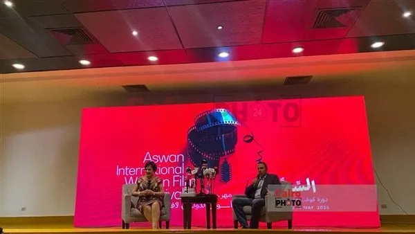 لبلبة: عادل إمام عمره ما غار من فنان وبنحضر لعيد ميلاده.. وقالوا جالي تسمم بسبب الفسيخ لبلبة: عادل إمام عمره ما غار من فنان وبنحضر لعيد ميلاده.. وقالوا جالي تسمم بسبب الفسيخ