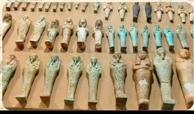 متحف آثار تل بسطا يعرض مجموعة من تماثيل الأوشابتى