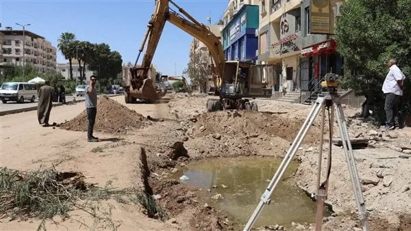 محافظ أسوان يكلف نائبه بالمتابعة الميدانية لمشروع تطوير طريق السادات.. والانتهاء من المرحلة الأولى محافظ أسوان يكلف نائبه بالمتابعة الميدانية لمشروع تطوير طريق السادات.. والانتهاء من المرحلة الأولى