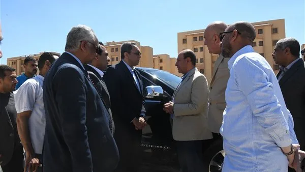 محافظ قنا يشدد على ضرورة الالتزام بالمواصفات الفنية لأعمال رصف وازدواج طريق الأقصر