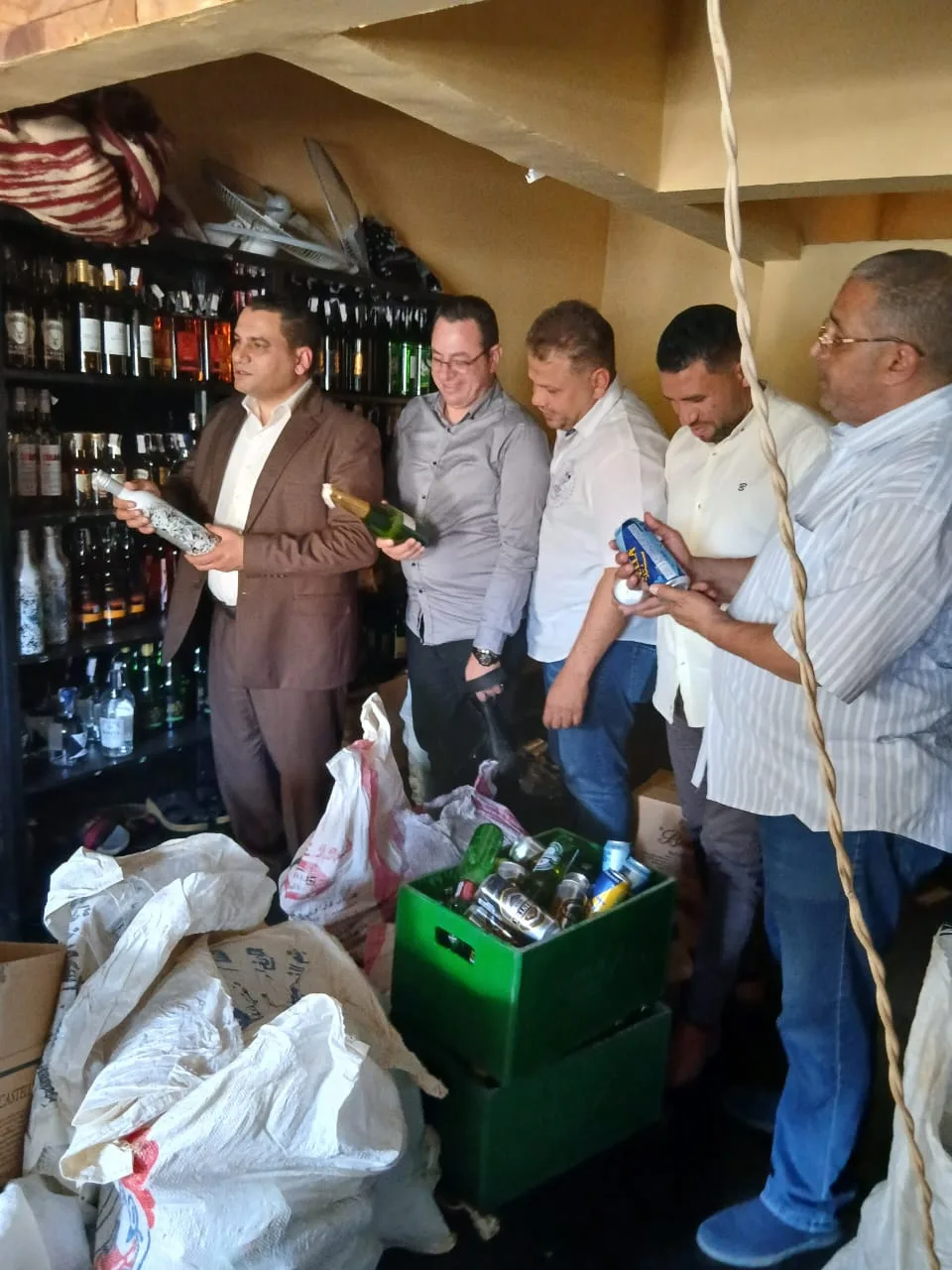 محافظة الجيزة: ضبط 7 آلاف زجاجة مشروبات كحولية داخل منشأة غير مرخصة في الشيخ زايد