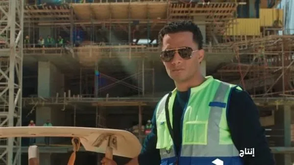 محمد رمضان يحتفل بعيد العمال على طريقته الخاصة.. ماذا فعل؟