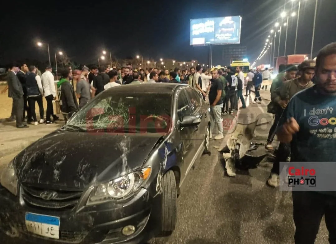 مصرع وإصابة 3 أشخاص إثر تصادم عدة سيارات أمام مول مصر في أكتوبر| صور